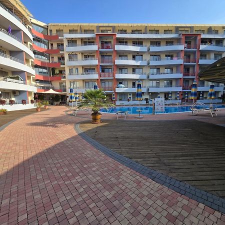 Apartment In Central Plaza Pantai Sunny Bagian luar foto