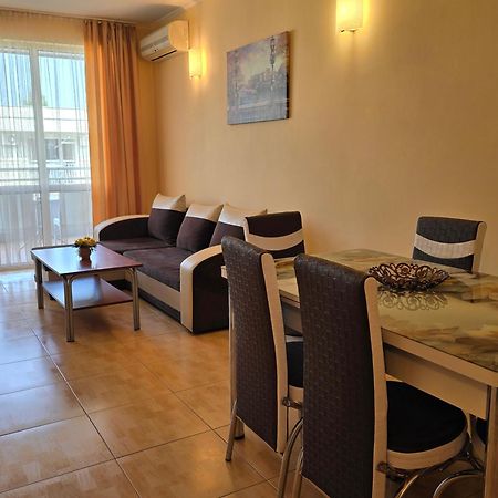 Apartment In Central Plaza Pantai Sunny Bagian luar foto