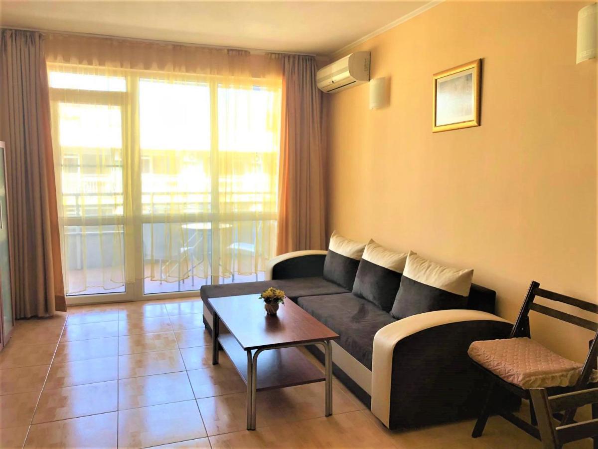 Apartment In Central Plaza Pantai Sunny Bagian luar foto