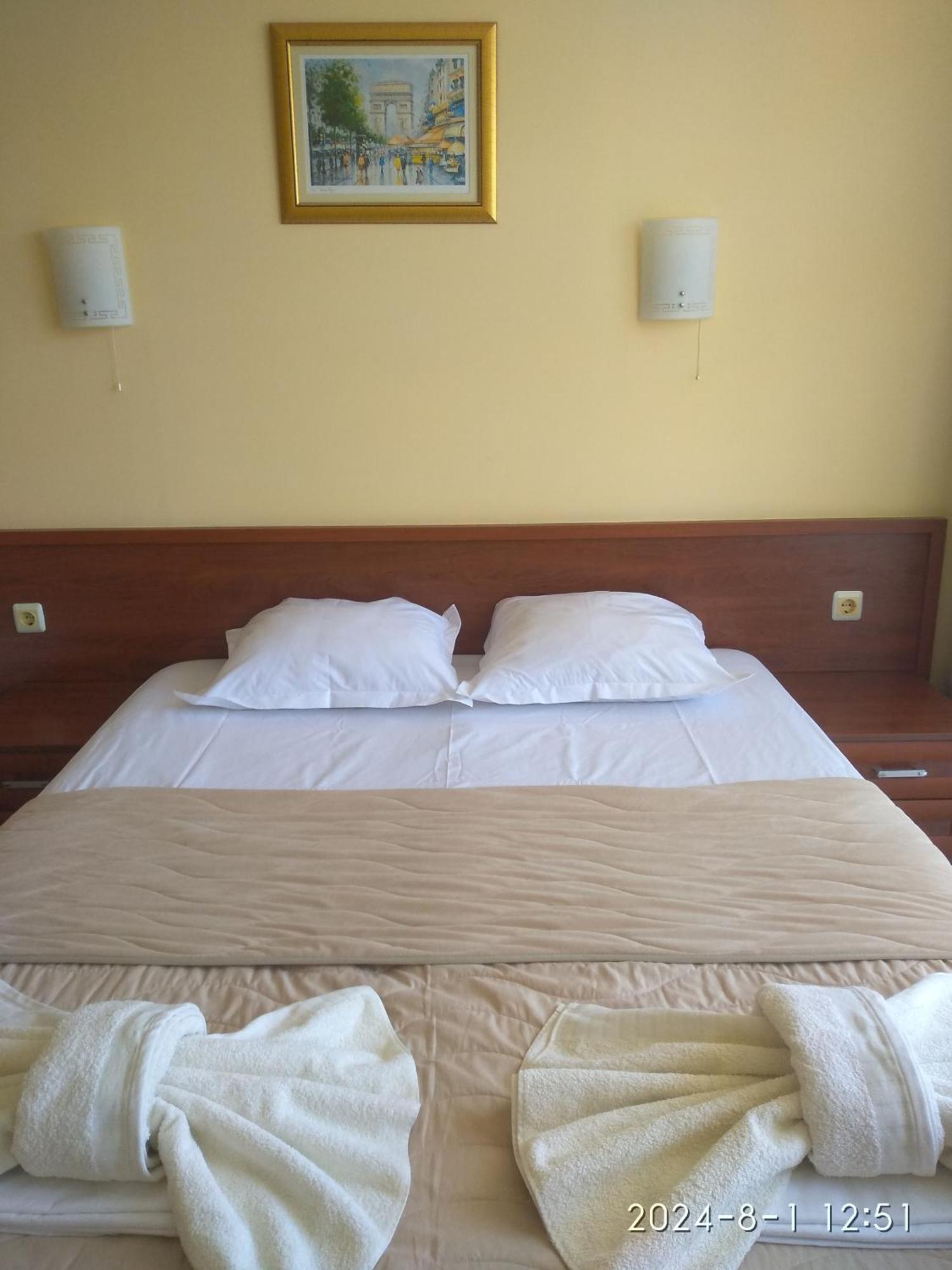 Apartment In Central Plaza Pantai Sunny Bagian luar foto