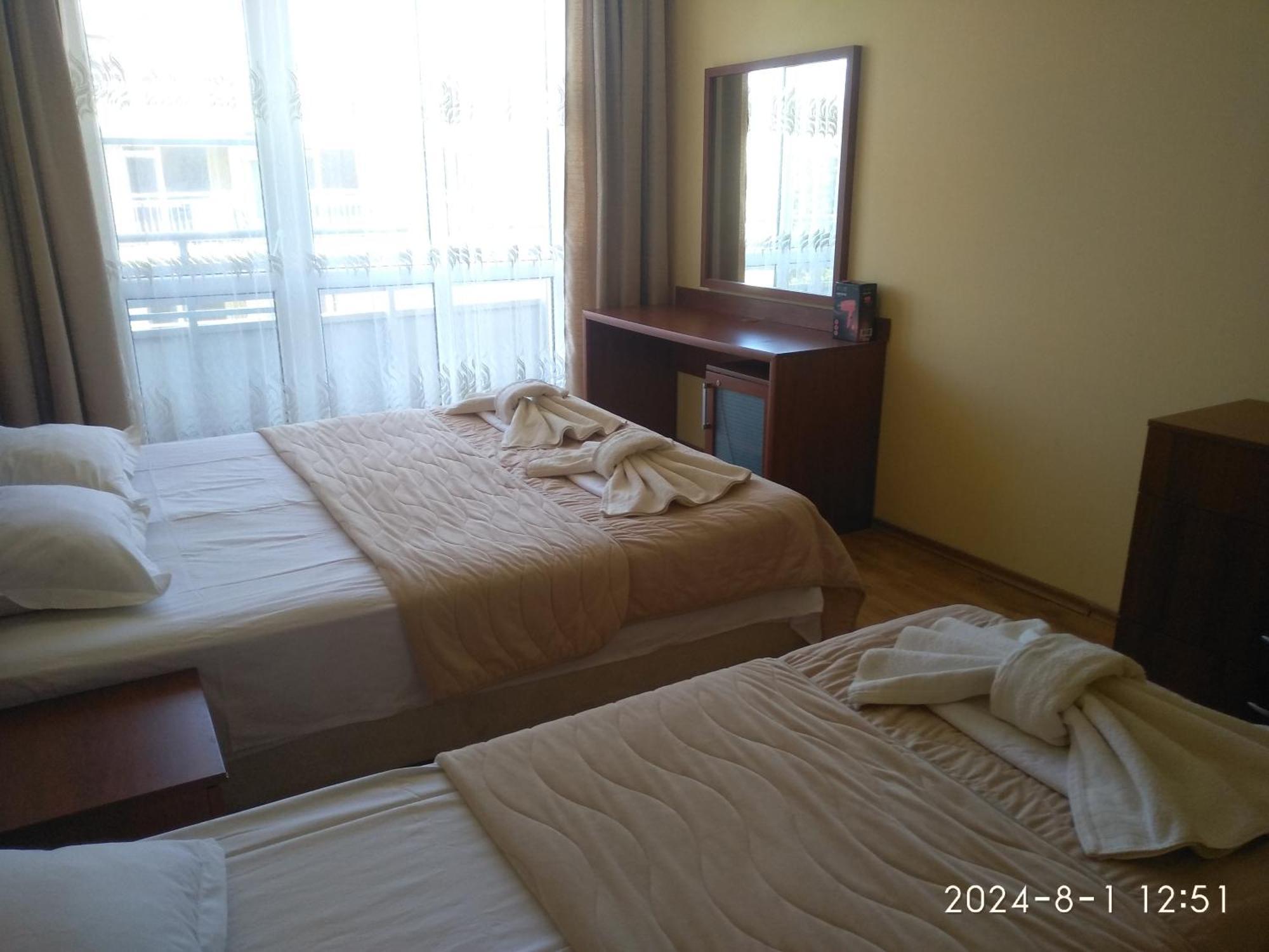 Apartment In Central Plaza Pantai Sunny Bagian luar foto