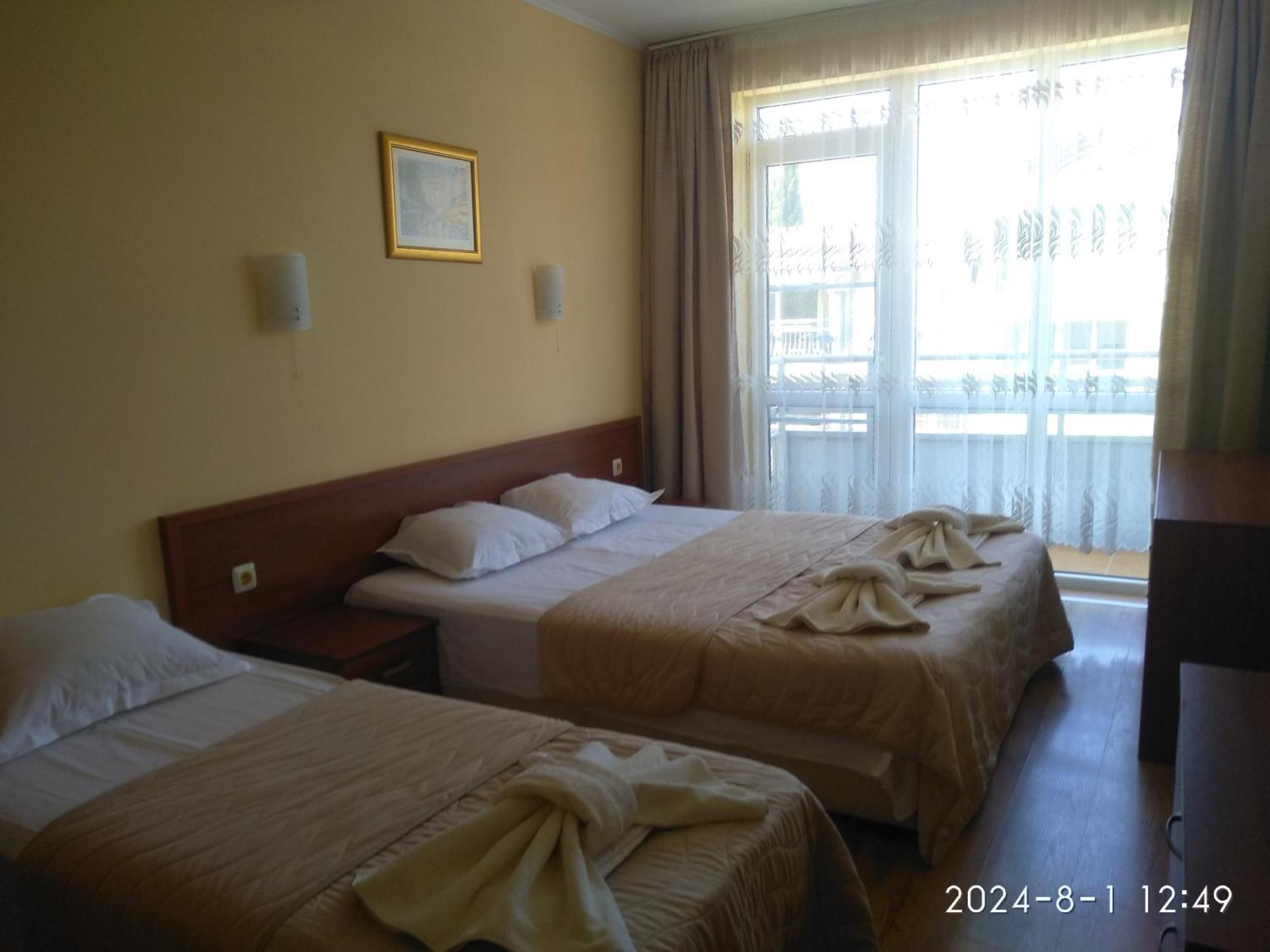 Apartment In Central Plaza Pantai Sunny Bagian luar foto