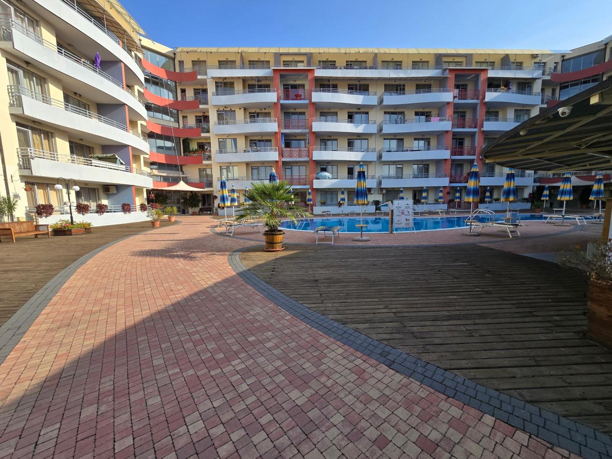 Apartment In Central Plaza Pantai Sunny Bagian luar foto