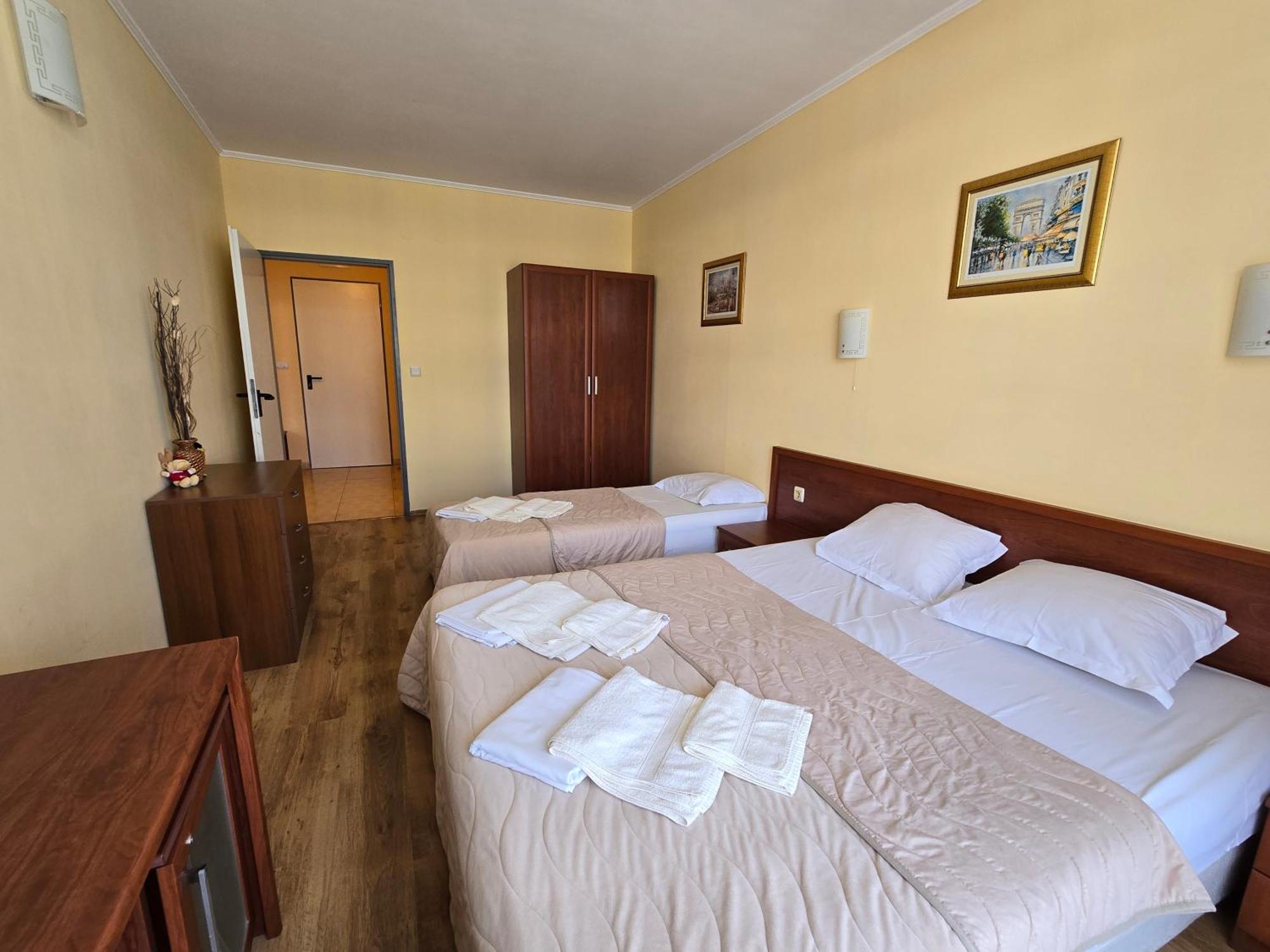 Apartment In Central Plaza Pantai Sunny Bagian luar foto