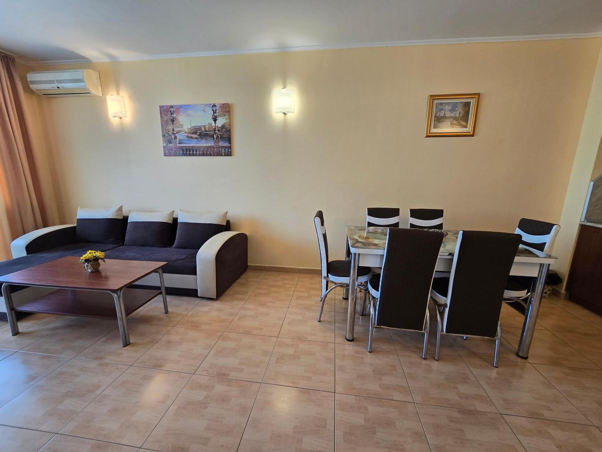 Apartment In Central Plaza Pantai Sunny Bagian luar foto