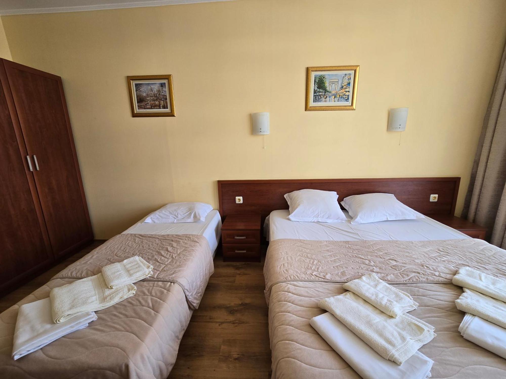 Apartment In Central Plaza Pantai Sunny Bagian luar foto