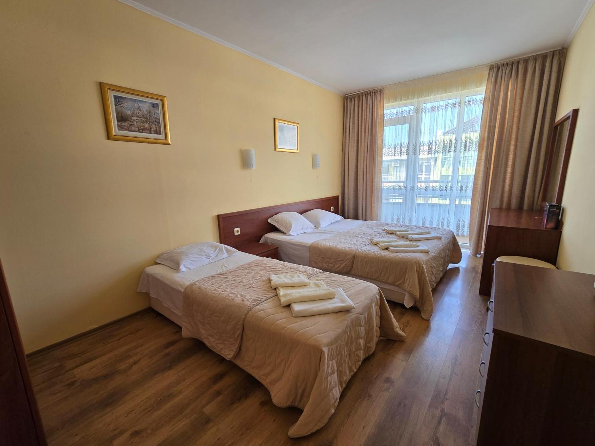 Apartment In Central Plaza Pantai Sunny Bagian luar foto