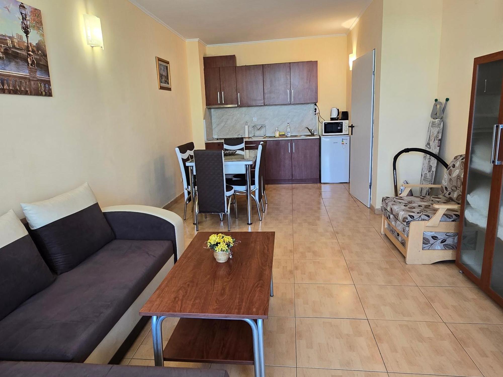 Apartment In Central Plaza Pantai Sunny Bagian luar foto