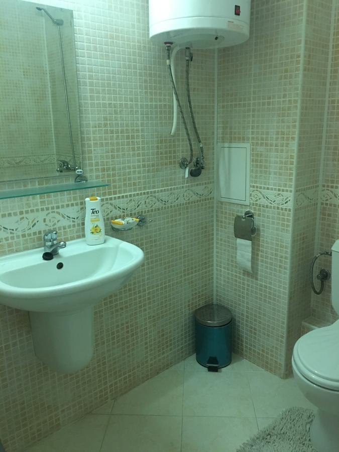 Apartment In Central Plaza Pantai Sunny Bagian luar foto